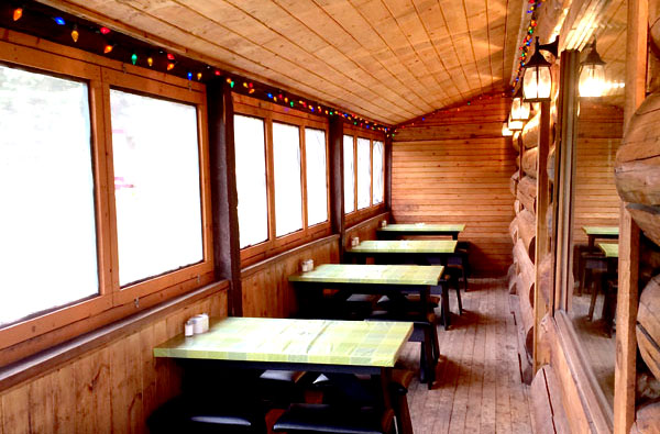 Helmcken Falls Lodge Oustide Dining Area